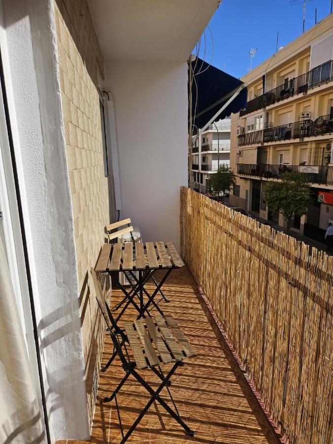 Apartamento Familiar En Triana Sevilla Kültér fotó
